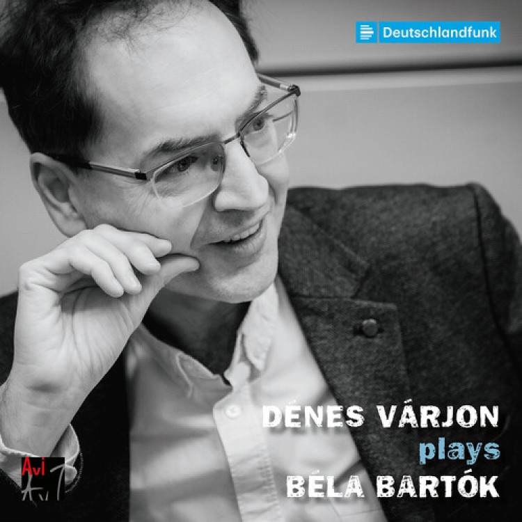 PLAYS BÉLA BARTÓK