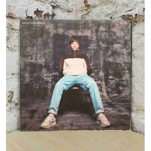 WALLS