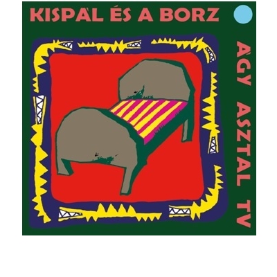 Ágy, asztal, TV
