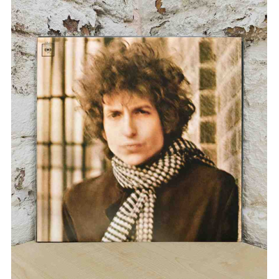 BLONDE ON BLONDE